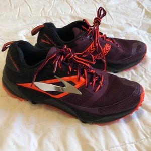 Brooks Cascadia tennis shoes